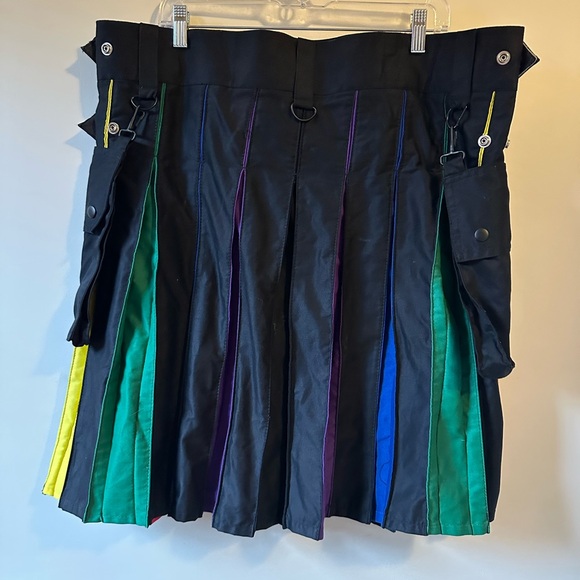 Men’s Black Utility Kilt Rainbow Pleats Detachable Pockets Pride Ren Faire - Picture 4 of 4